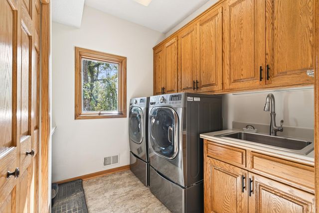 5480 Maple Ridge Court, Minnetonka, MN 55343