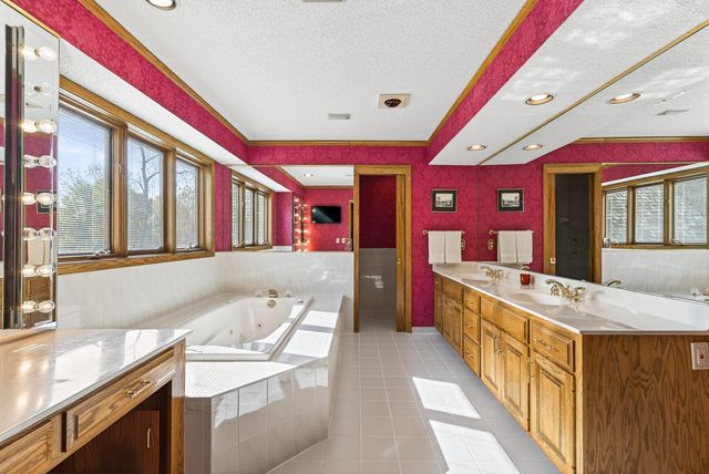 5480 Maple Ridge Court, Minnetonka, MN 55343