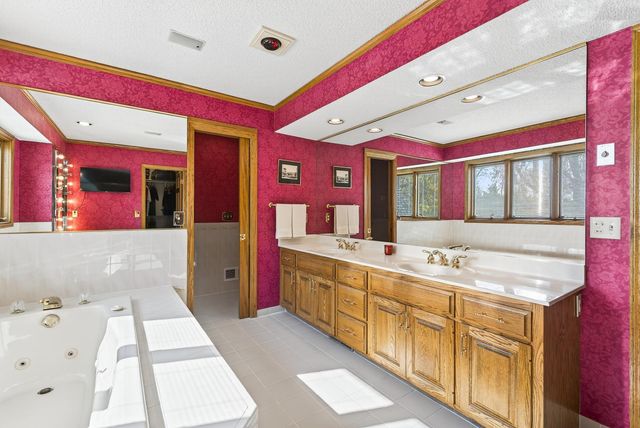 5480 Maple Ridge Court, Minnetonka, MN 55343