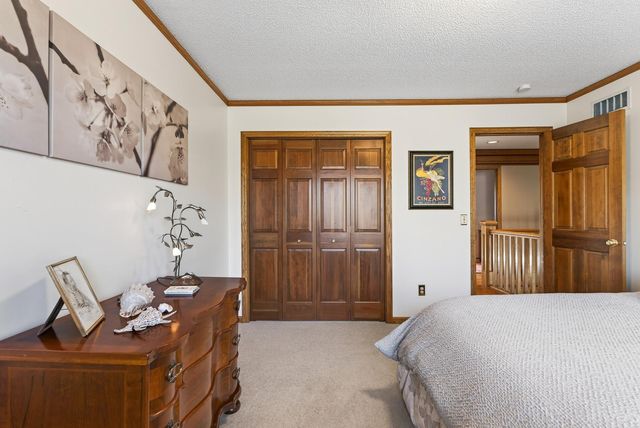 5480 Maple Ridge Court, Minnetonka, MN 55343