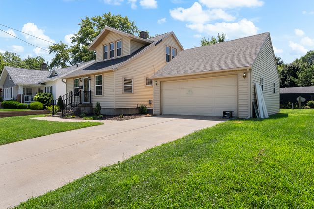 2301 Elm Street, Davenport, IA 52803