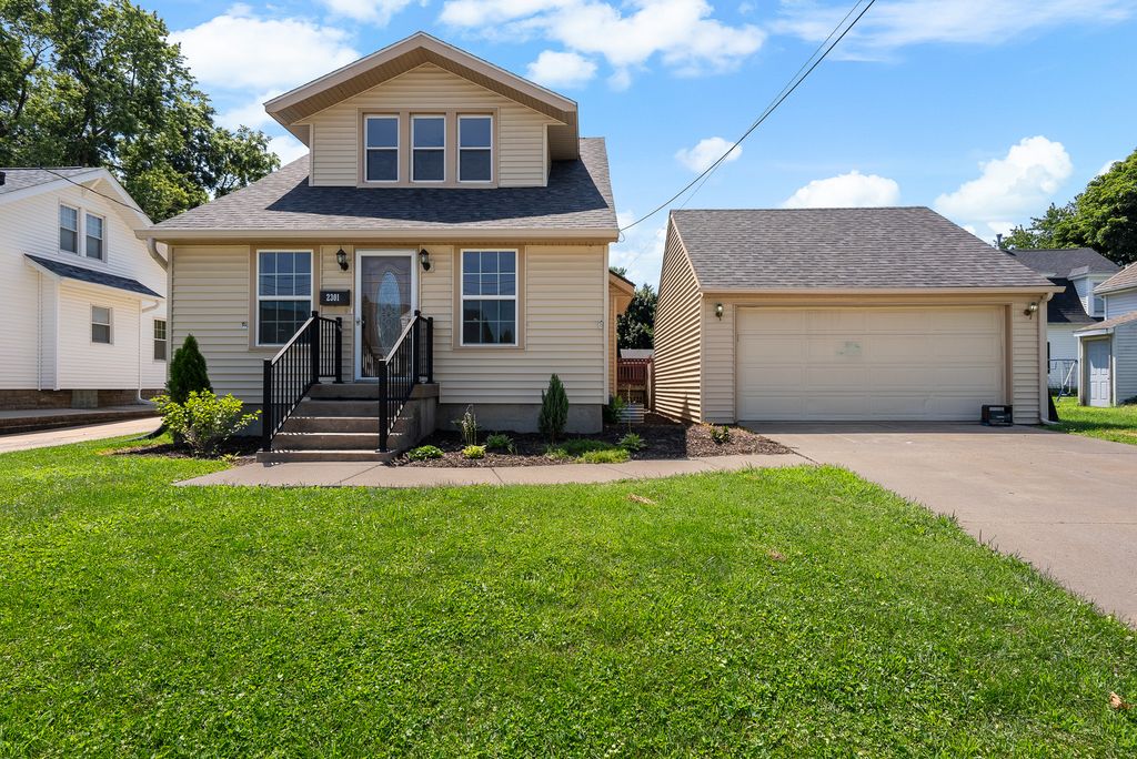 2301 Elm Street, Davenport, IA 52803