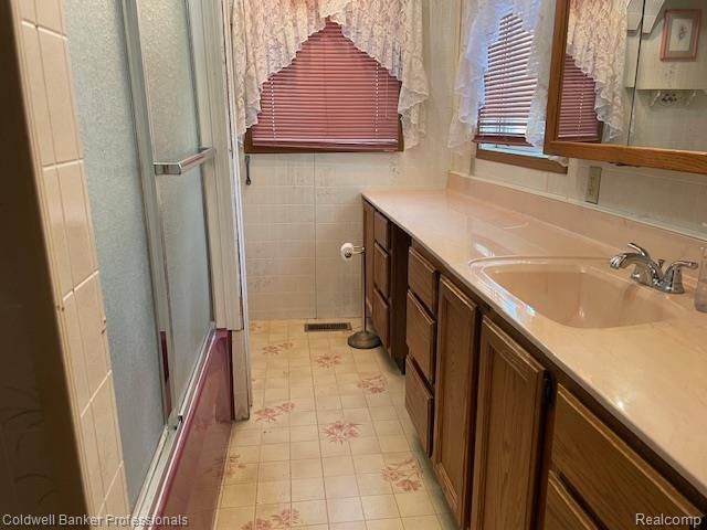 5447 Rensselear, Lapeer, MI 48446