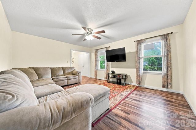 2103 2nd Avenue NW, Hickory, NC 28601