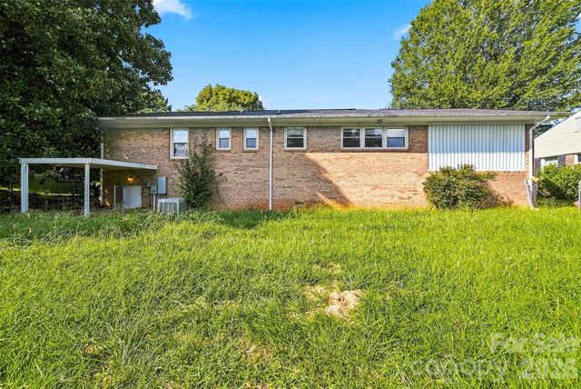 2103 2nd Avenue NW, Hickory, NC 28601