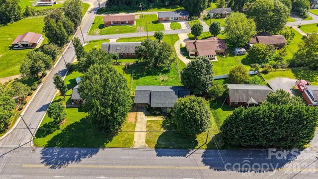 2103 2nd Avenue NW, Hickory, NC 28601