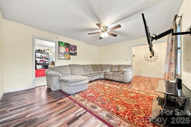 2103 2nd Avenue NW, Hickory, NC 28601