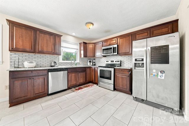 2103 2nd Avenue NW, Hickory, NC 28601