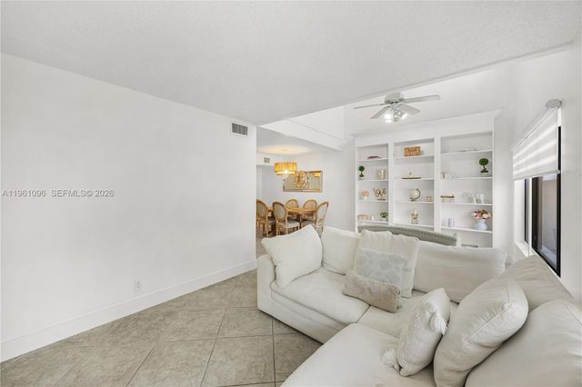 4299 N 76th Ave, Davie, FL 33024