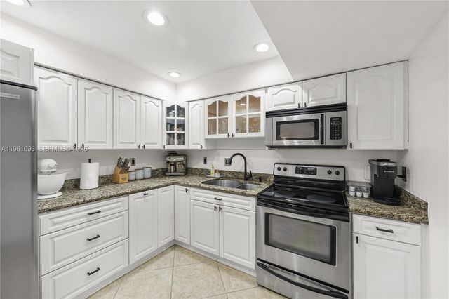 4299 N 76th Ave, Davie, FL 33024