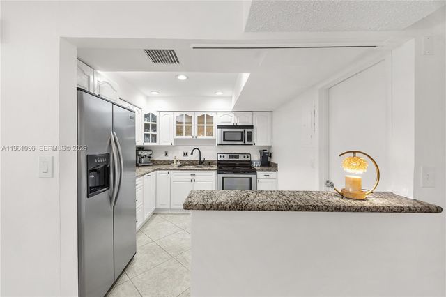 4299 N 76th Ave, Davie, FL 33024