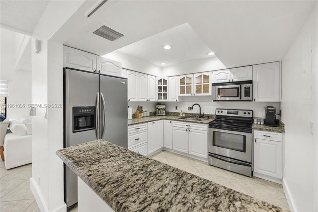 4299 N 76th Ave, Davie, FL 33024