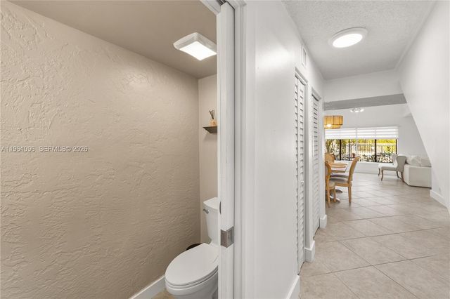 4299 N 76th Ave, Davie, FL 33024