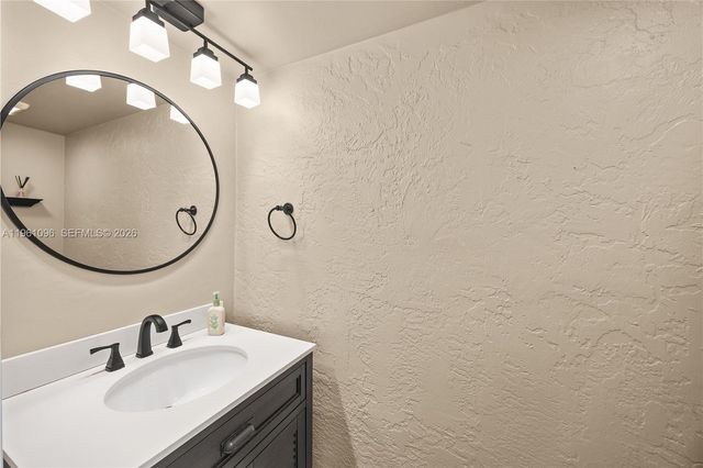 4299 N 76th Ave, Davie, FL 33024