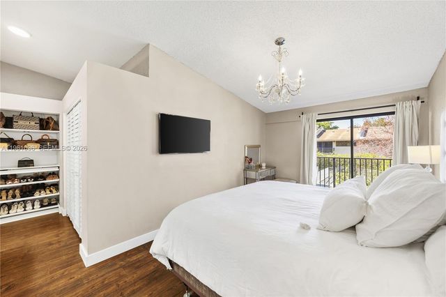 4299 N 76th Ave, Davie, FL 33024