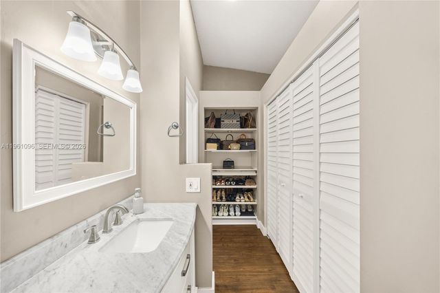 4299 N 76th Ave, Davie, FL 33024