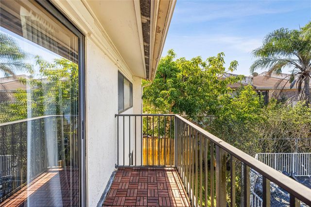 4299 N 76th Ave, Davie, FL 33024