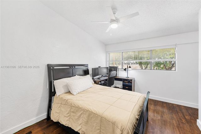 4299 N 76th Ave, Davie, FL 33024