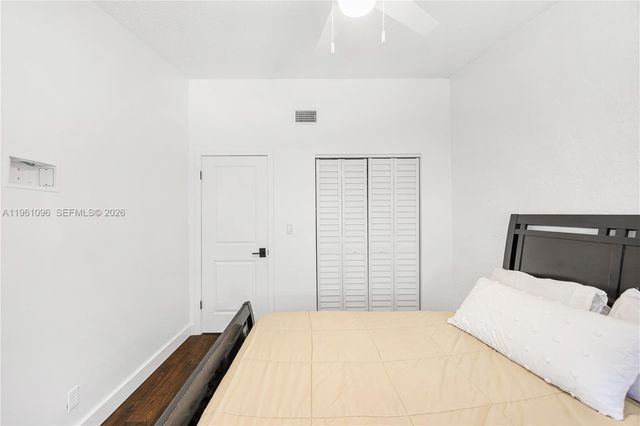 4299 N 76th Ave, Davie, FL 33024