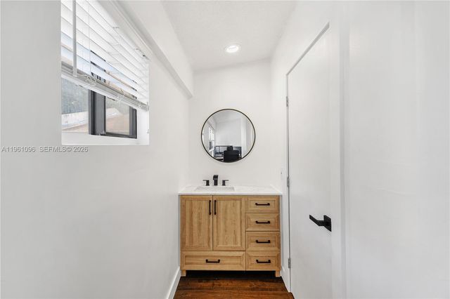 4299 N 76th Ave, Davie, FL 33024