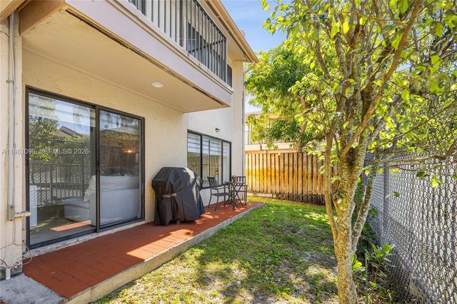 4299 N 76th Ave, Davie, FL 33024