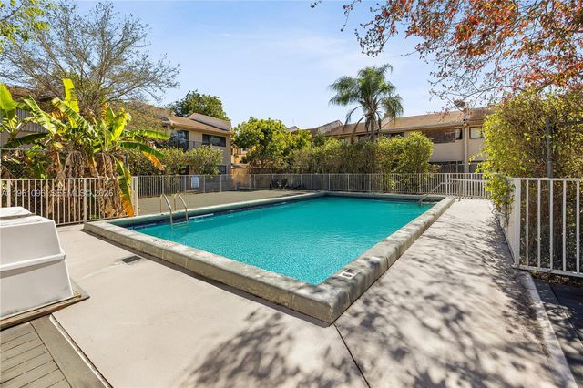 4299 N 76th Ave, Davie, FL 33024