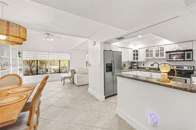 4299 N 76th Ave, Davie, FL 33024