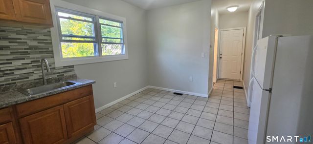 279 Captain Thomas Boulevard 1st Fl, West Haven, CT 06516