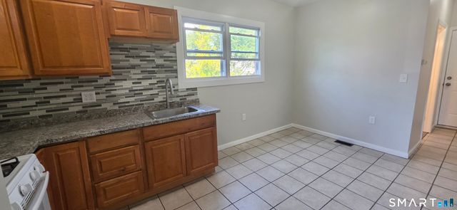 279 Captain Thomas Boulevard 1st Fl, West Haven, CT 06516