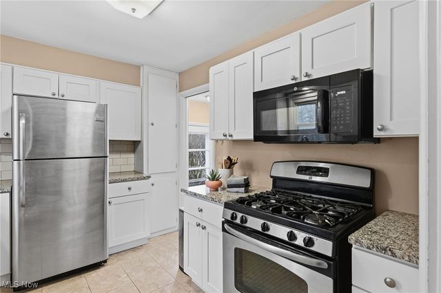 28318 W Oviatt Road, Bay Village, OH 44140