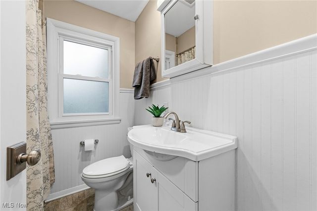 28318 W Oviatt Road, Bay Village, OH 44140