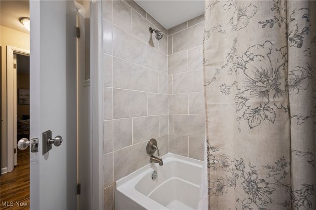 28318 W Oviatt Road, Bay Village, OH 44140