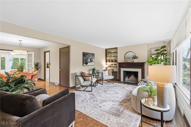 28318 W Oviatt Road, Bay Village, OH 44140