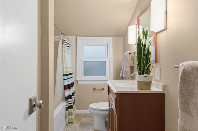 28318 W Oviatt Road, Bay Village, OH 44140