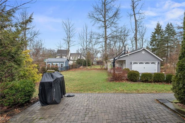 28318 W Oviatt Road, Bay Village, OH 44140