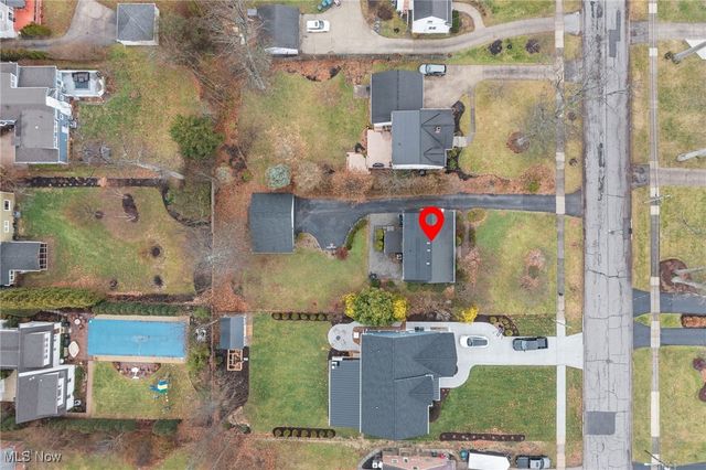 28318 W Oviatt Road, Bay Village, OH 44140