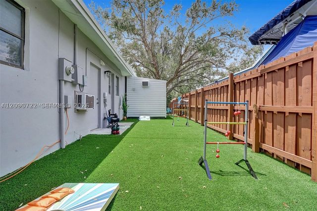1941 SW 52nd Ter, Plantation, FL 33317