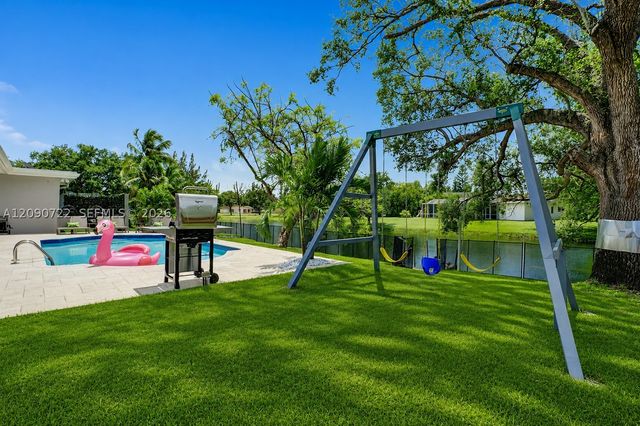 1941 SW 52nd Ter, Plantation, FL 33317