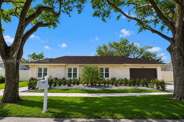 1941 SW 52nd Ter, Plantation, FL 33317