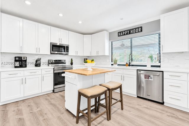 1941 SW 52nd Ter, Plantation, FL 33317