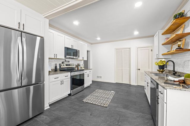 2014 Golf Terrace Drive, Tallahassee, FL 32301