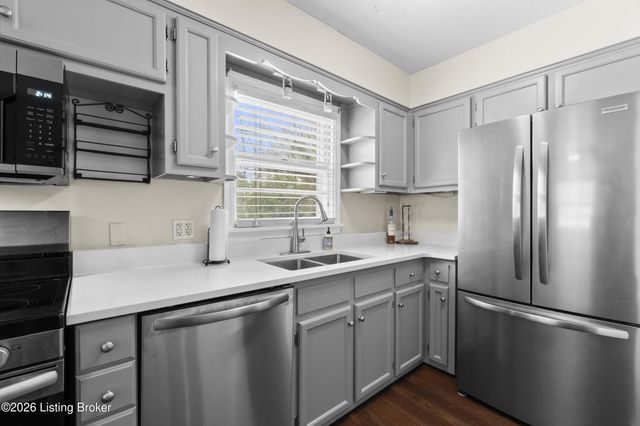 3140 Hunsinger Ln, Louisville, KY 40220