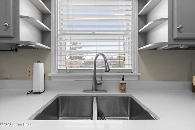 3140 Hunsinger Ln, Louisville, KY 40220