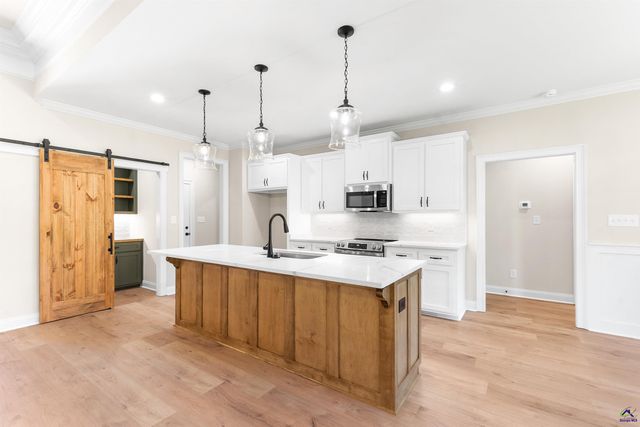 214 Golden Chestnut Bend, Bonaire, GA 31005