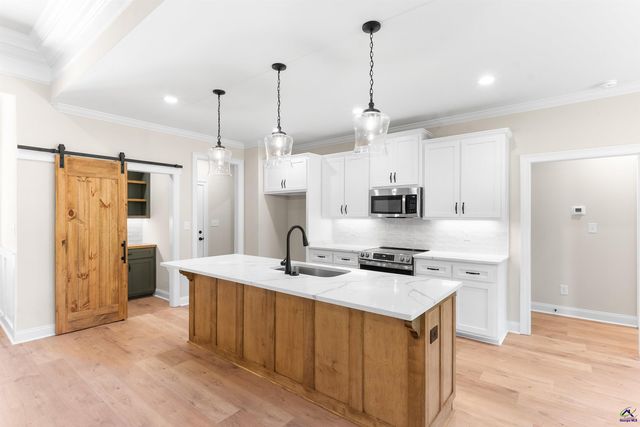 214 Golden Chestnut Bend, Bonaire, GA 31005