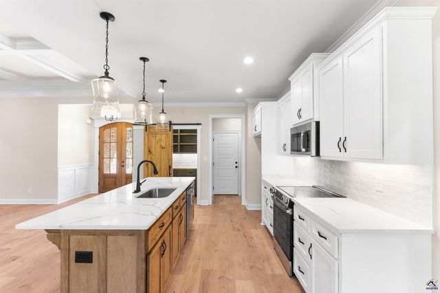 214 Golden Chestnut Bend, Bonaire, GA 31005