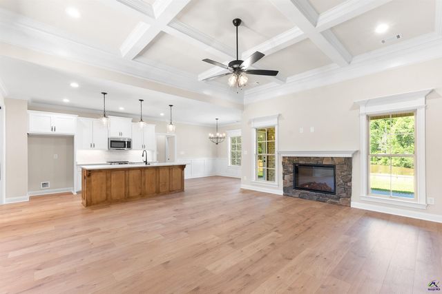 214 Golden Chestnut Bend, Bonaire, GA 31005