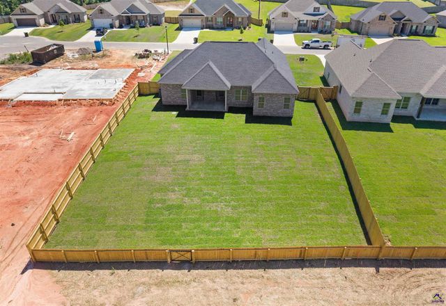 214 Golden Chestnut Bend, Bonaire, GA 31005