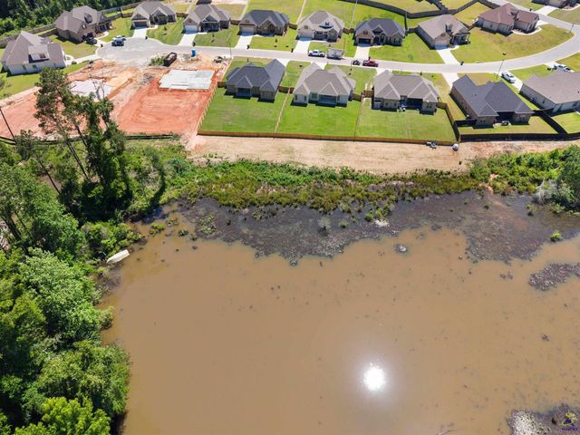 214 Golden Chestnut Bend, Bonaire, GA 31005