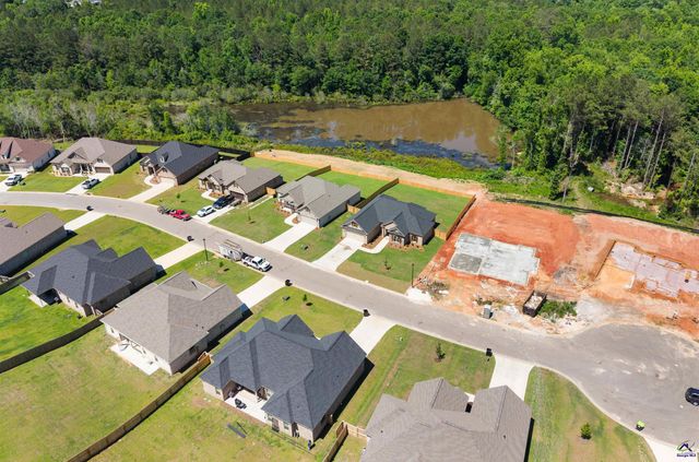 214 Golden Chestnut Bend, Bonaire, GA 31005